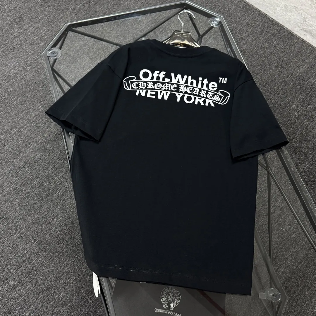 P170 Chrome Hearts Chrome Hearts 25 high version. The fabric is made of 300 grams of high-density pure cotton. It does not deform or shrink. It has three labels. It is the same style for men and women. Technology: patch embroidery + digital printing. Color: white, black. SIZE: S-XL.